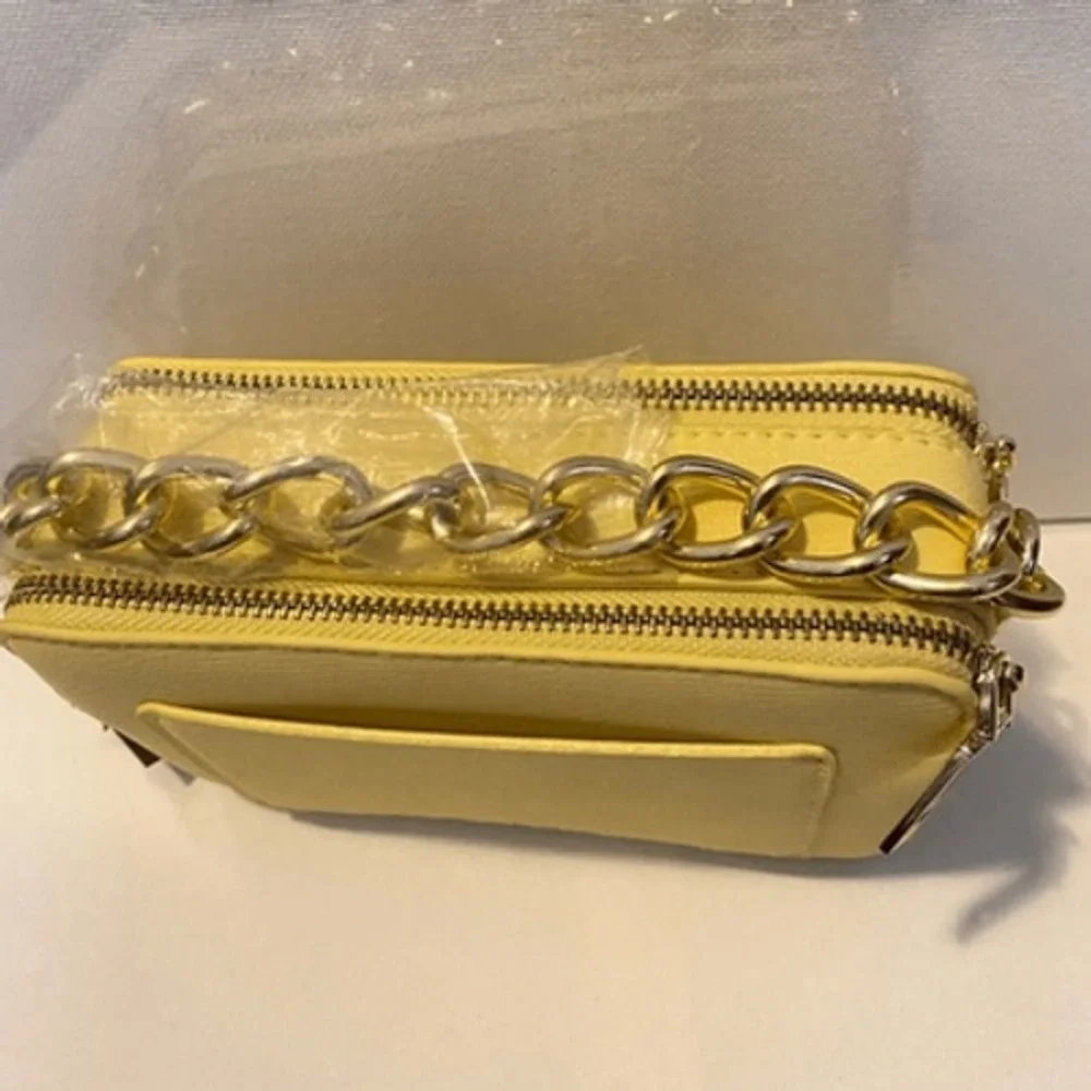 Bebe Bruna Camera Bag Butter Yellow Gold Chain Crossbody Handbag New - Picture 3 of 8